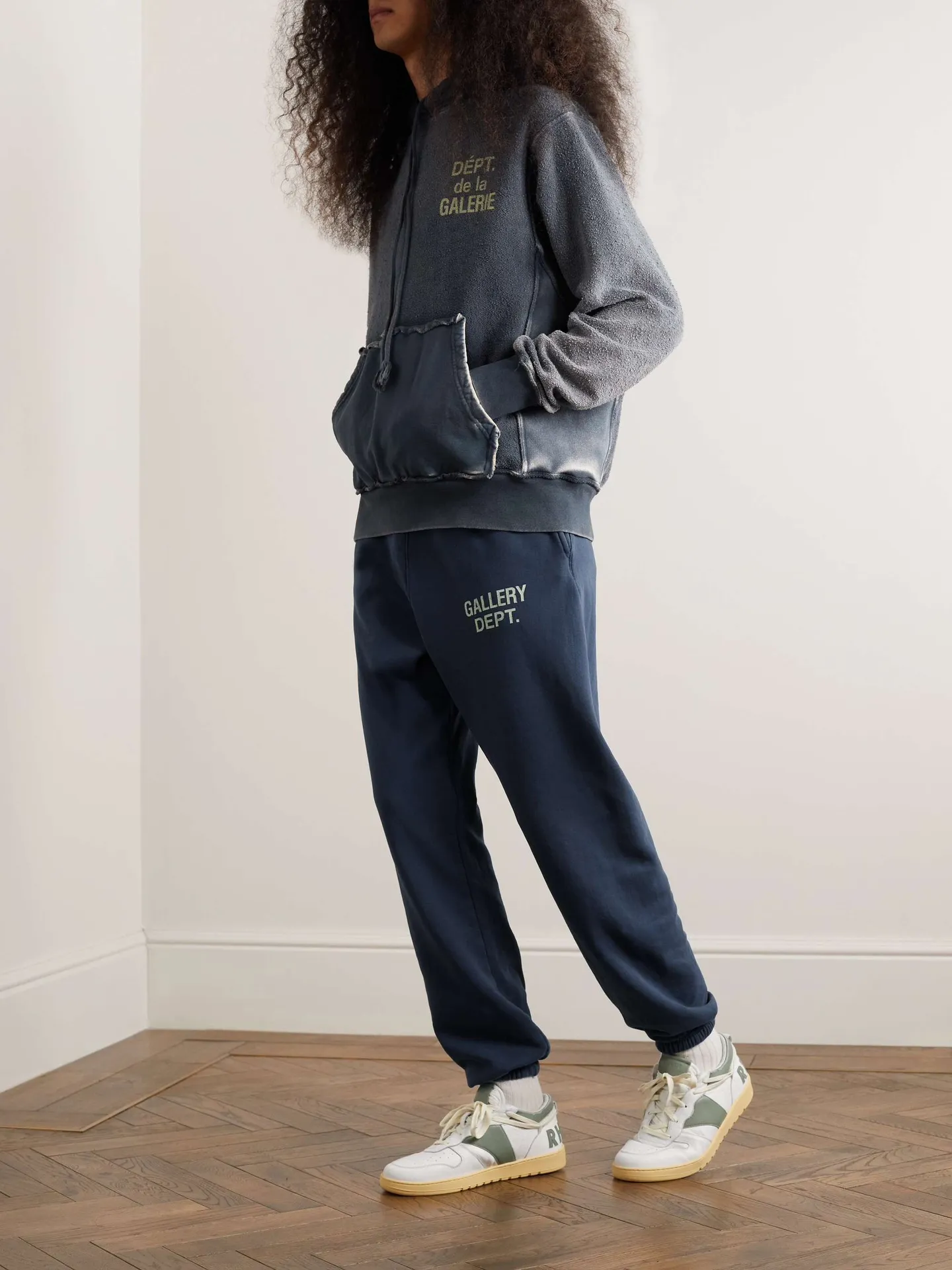 Gallery Dept. English Logo Sweat Pant English Basic Logo Sweat Pant Vintage Washed Trousers Washed Black S-XL ⚠️Note: The genuine product is not black and the color is navy blue. Don’t buy the wrong one!